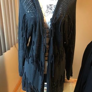 NEW YORK & CO BLACK FRINGE SHRUG SIZE L
